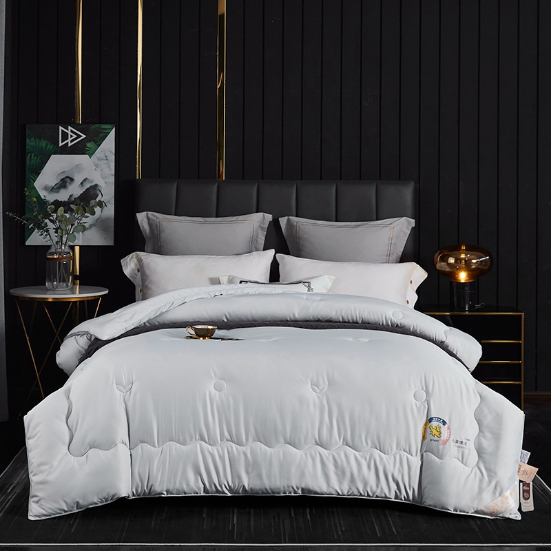 驱寒暖绒被-银灰